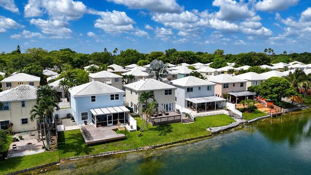 6633 Bayfront Dr, Margate, FL 33063