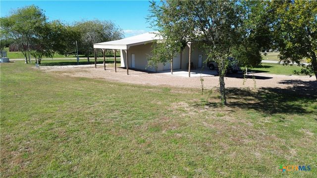 407 Oakland Avenue, Seadrift, TX 77983