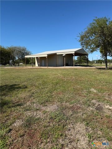 407 Oakland Avenue, Seadrift, TX 77983