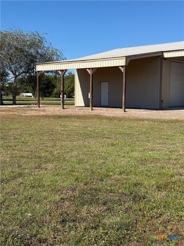407 Oakland Avenue, Seadrift, TX 77983