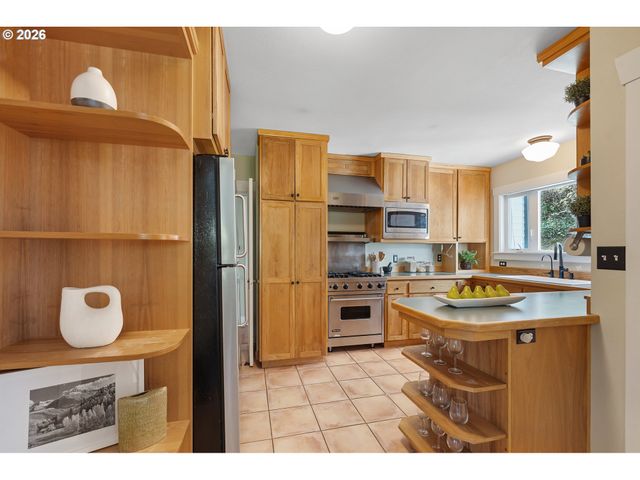 9991 Nw WILARK Ave, Portland, OR 97231