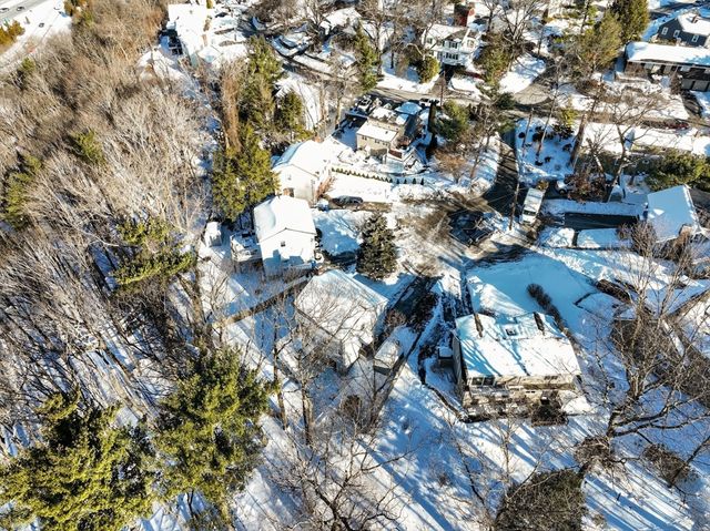 15 Flagg Cir, Waltham, MA 02453