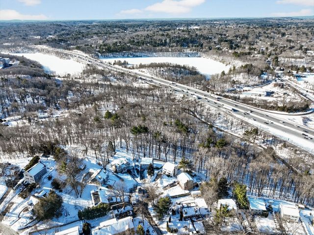 15 Flagg Cir, Waltham, MA 02453