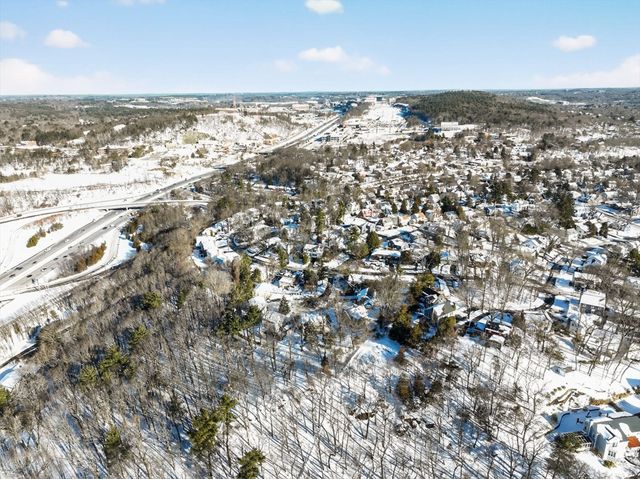 15 Flagg Cir, Waltham, MA 02453