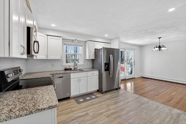 15 Flagg Cir, Waltham, MA 02453