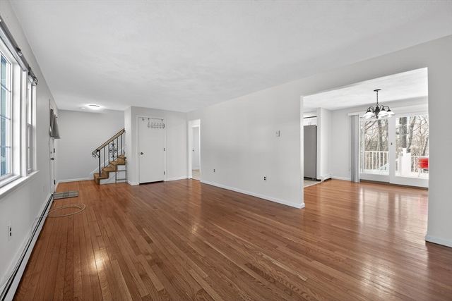 15 Flagg Cir, Waltham, MA 02453