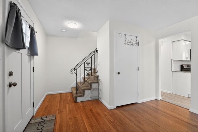 15 Flagg Cir, Waltham, MA 02453