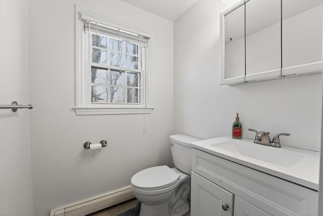 15 Flagg Cir, Waltham, MA 02453