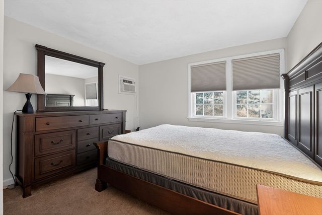 15 Flagg Cir, Waltham, MA 02453