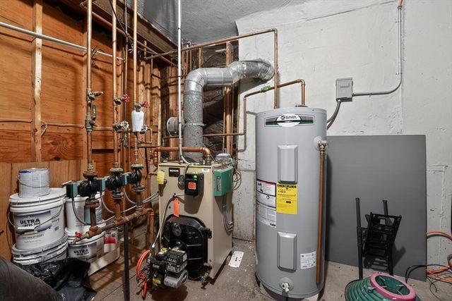 15 Flagg Cir, Waltham, MA 02453