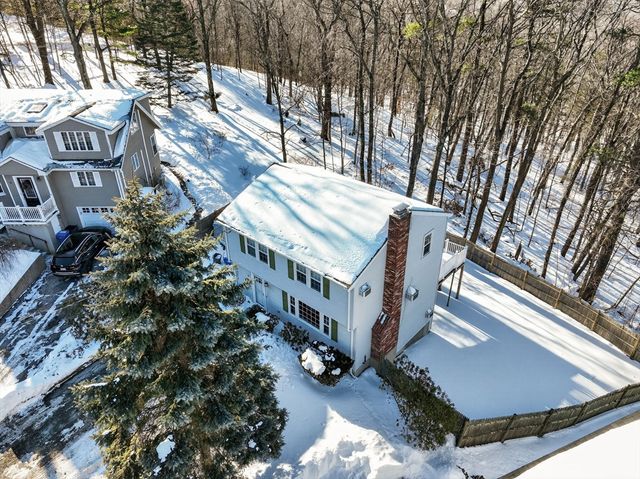 15 Flagg Cir, Waltham, MA 02453