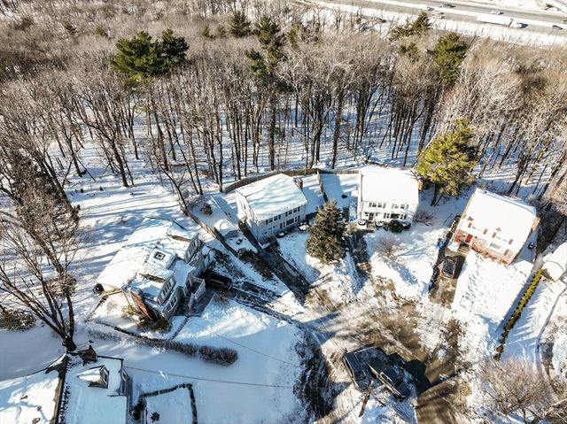 15 Flagg Cir, Waltham, MA 02453