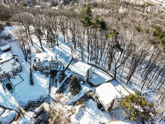 15 Flagg Cir, Waltham, MA 02453