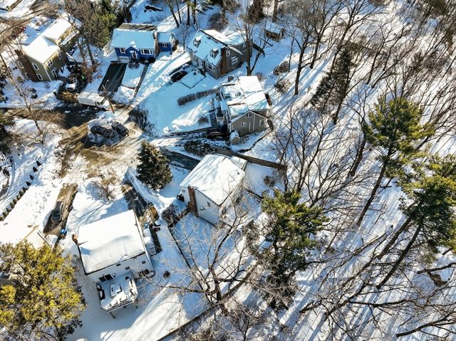 15 Flagg Cir, Waltham, MA 02453