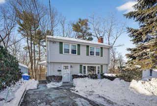 15 Flagg Cir, Waltham, MA 02453