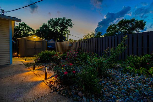 1918 9th Street, Des Moines, IA 50314