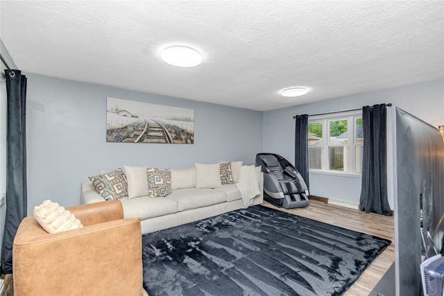 1918 9th Street, Des Moines, IA 50314