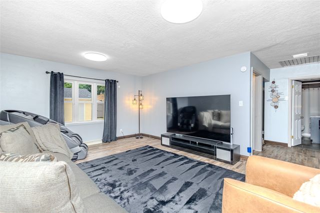 1918 9th Street, Des Moines, IA 50314