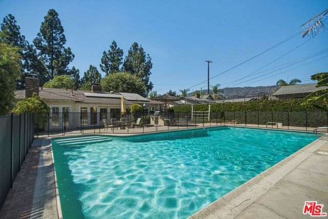 110 S Elwood Avenue, Glendora, CA 91741
