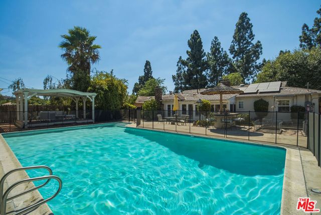 110 S Elwood Avenue, Glendora, CA 91741