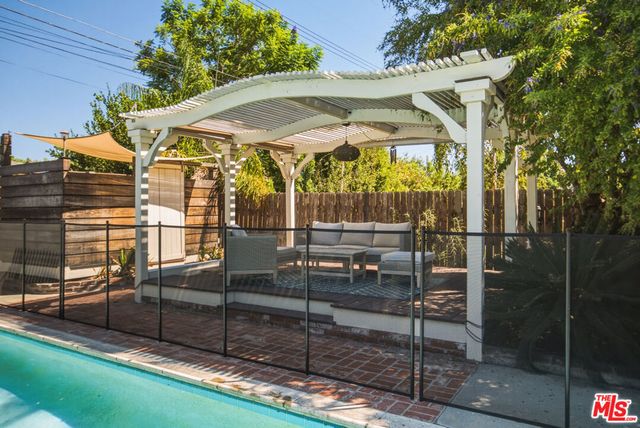 110 S Elwood Avenue, Glendora, CA 91741