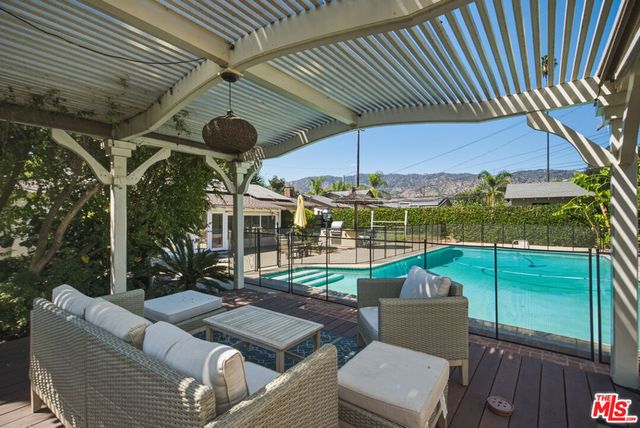 110 S Elwood Avenue, Glendora, CA 91741