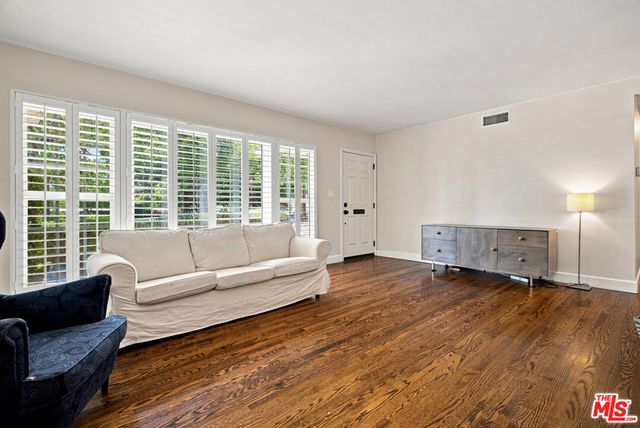 110 S Elwood Avenue, Glendora, CA 91741