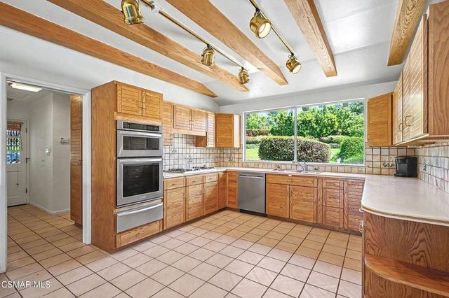 195 Avocado Place, Camarillo, CA 93010