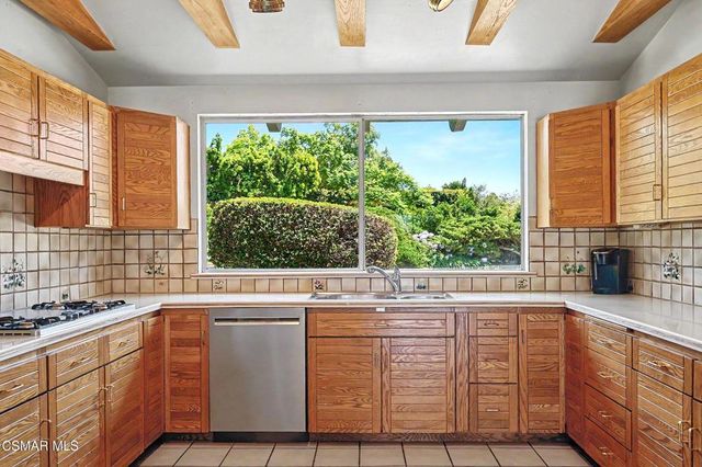 195 Avocado Place, Camarillo, CA 93010