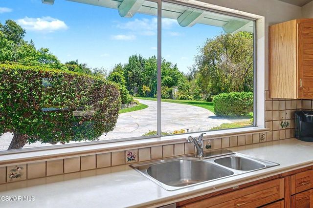 195 Avocado Place, Camarillo, CA 93010