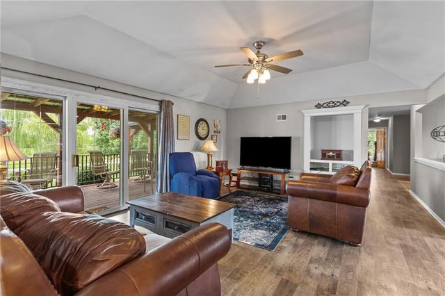 1005 W Main Street, Cleveland, MO 64734