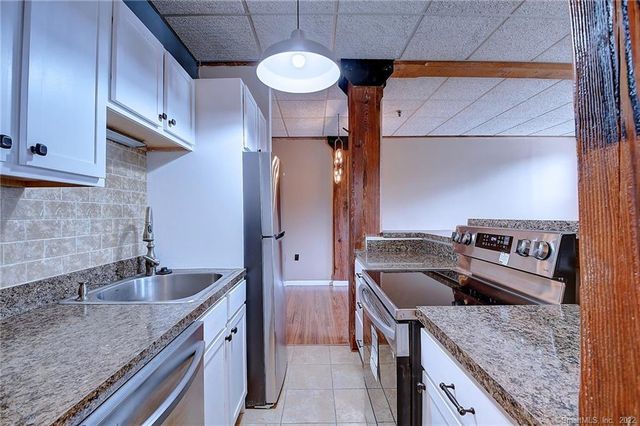 222 Williams Street East 108, Glastonbury, CT 06033