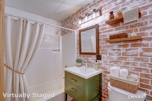 222 Williams Street East 108, Glastonbury, CT 06033