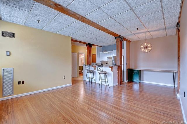 222 Williams Street East 108, Glastonbury, CT 06033