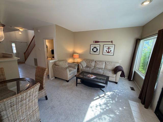 1045 Woodview Court, Aurora, IL 60502