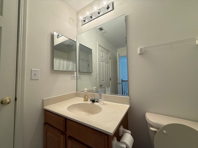 1045 Woodview Court, Aurora, IL 60502