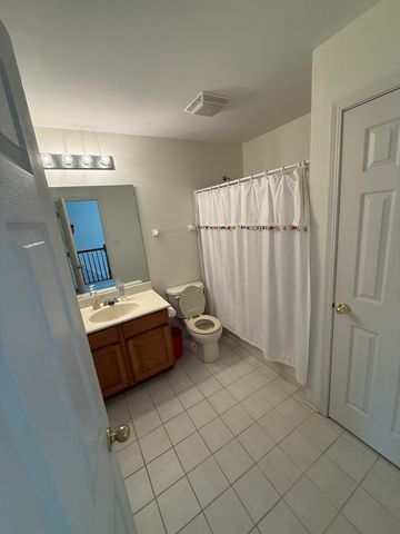 1045 Woodview Court, Aurora, IL 60502