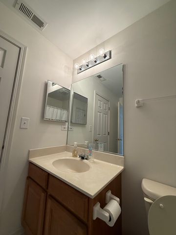 1045 Woodview Court, Aurora, IL 60502