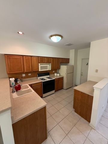 1045 Woodview Court, Aurora, IL 60502