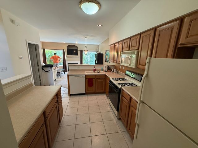 1045 Woodview Court, Aurora, IL 60502