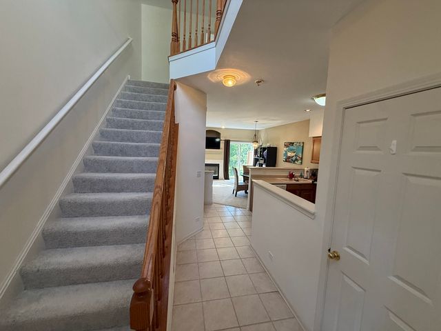 1045 Woodview Court, Aurora, IL 60502