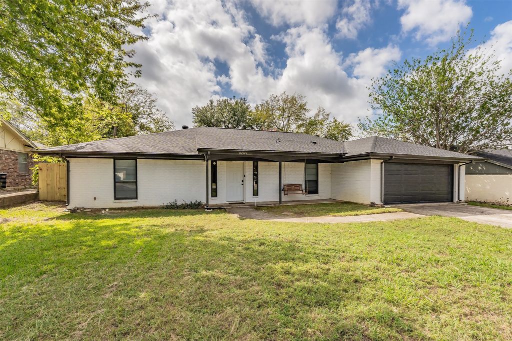 6704 Greenacres Drive, North Richland Hills, TX 76182 — photo 2