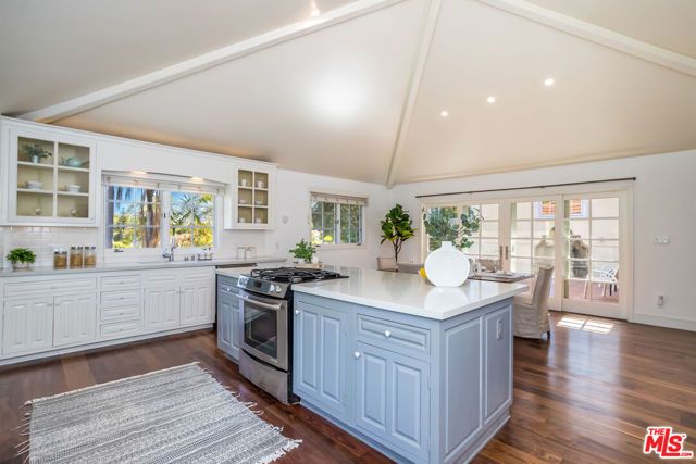941 N Norman Place, Los Angeles, CA 90049