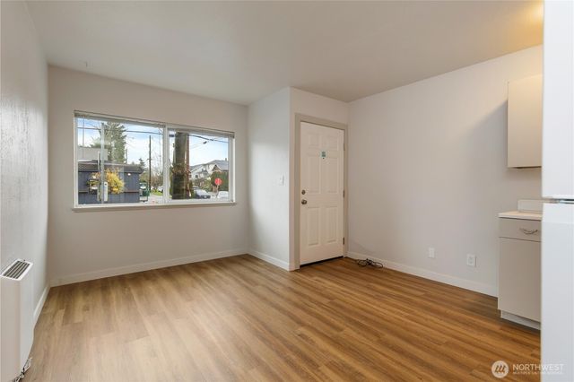 7618 Greenwood Avenue N, Seattle, WA 98103