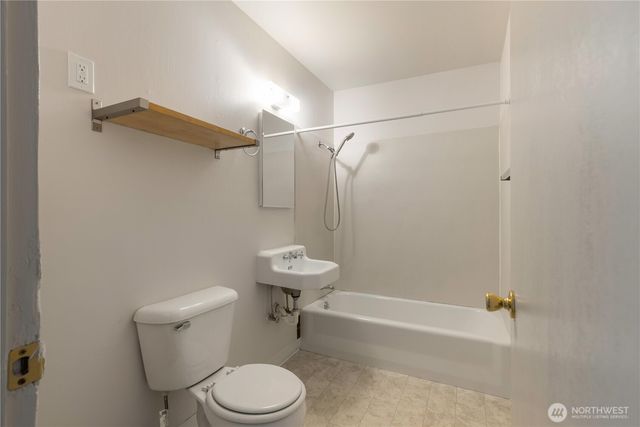 7618 Greenwood Avenue N, Seattle, WA 98103