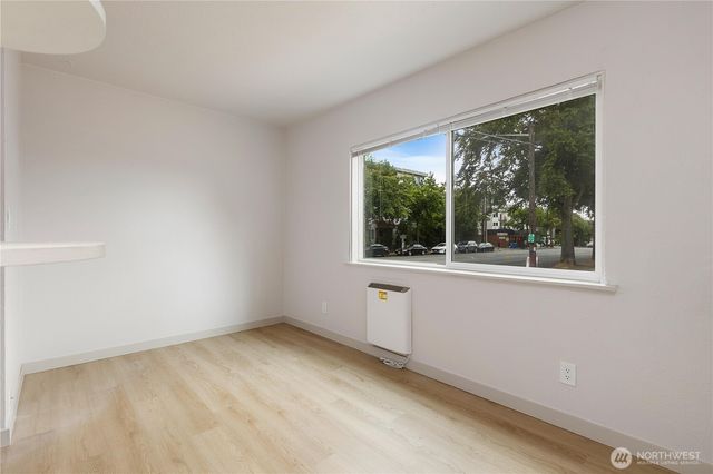 7618 Greenwood Avenue N, Seattle, WA 98103