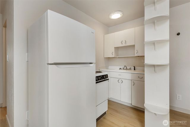 7618 Greenwood Avenue N, Seattle, WA 98103