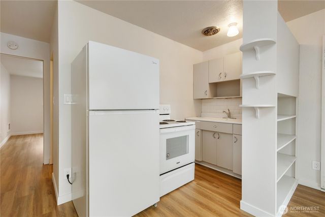 7618 Greenwood Avenue N, Seattle, WA 98103