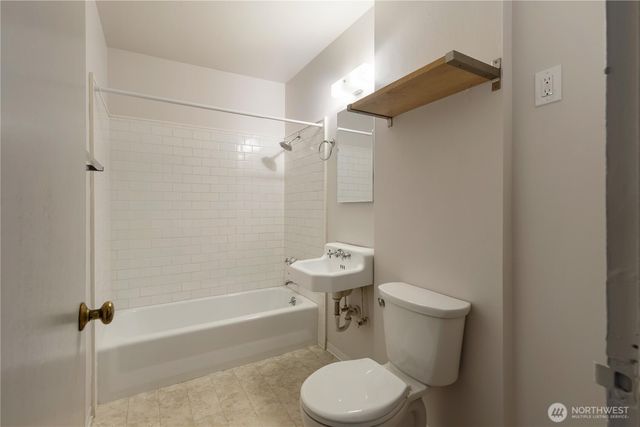 7618 Greenwood Avenue N, Seattle, WA 98103