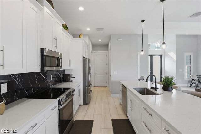 2609 SW 27th ST, Cape Coral, FL 33914